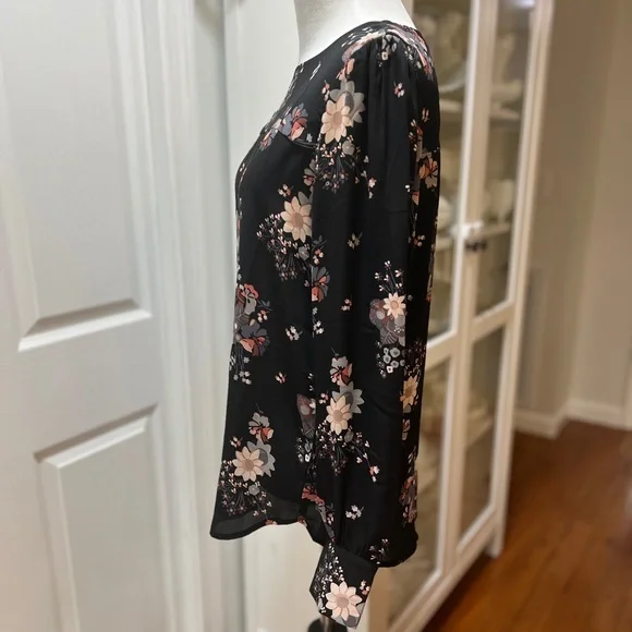 LOFT Black Floral Long-Sleeve Keyhole Back Top - Picture 3 of 6